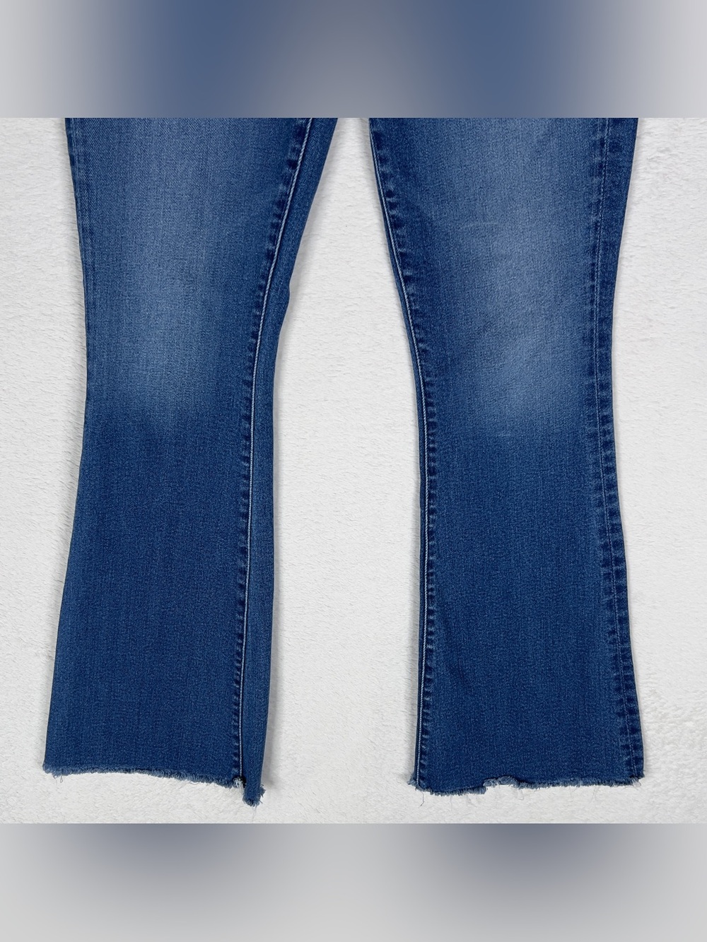 Mother The Weekender Fray Mid-Rise Flare Jeans Women's Size 29 Easy Does It - Picture 3 of 14